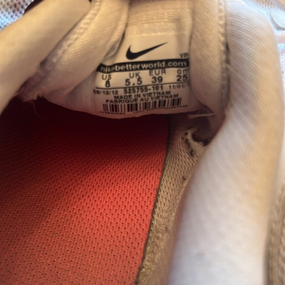 Nike women’s white and pink shoe size 8 - Picture 3 of 5